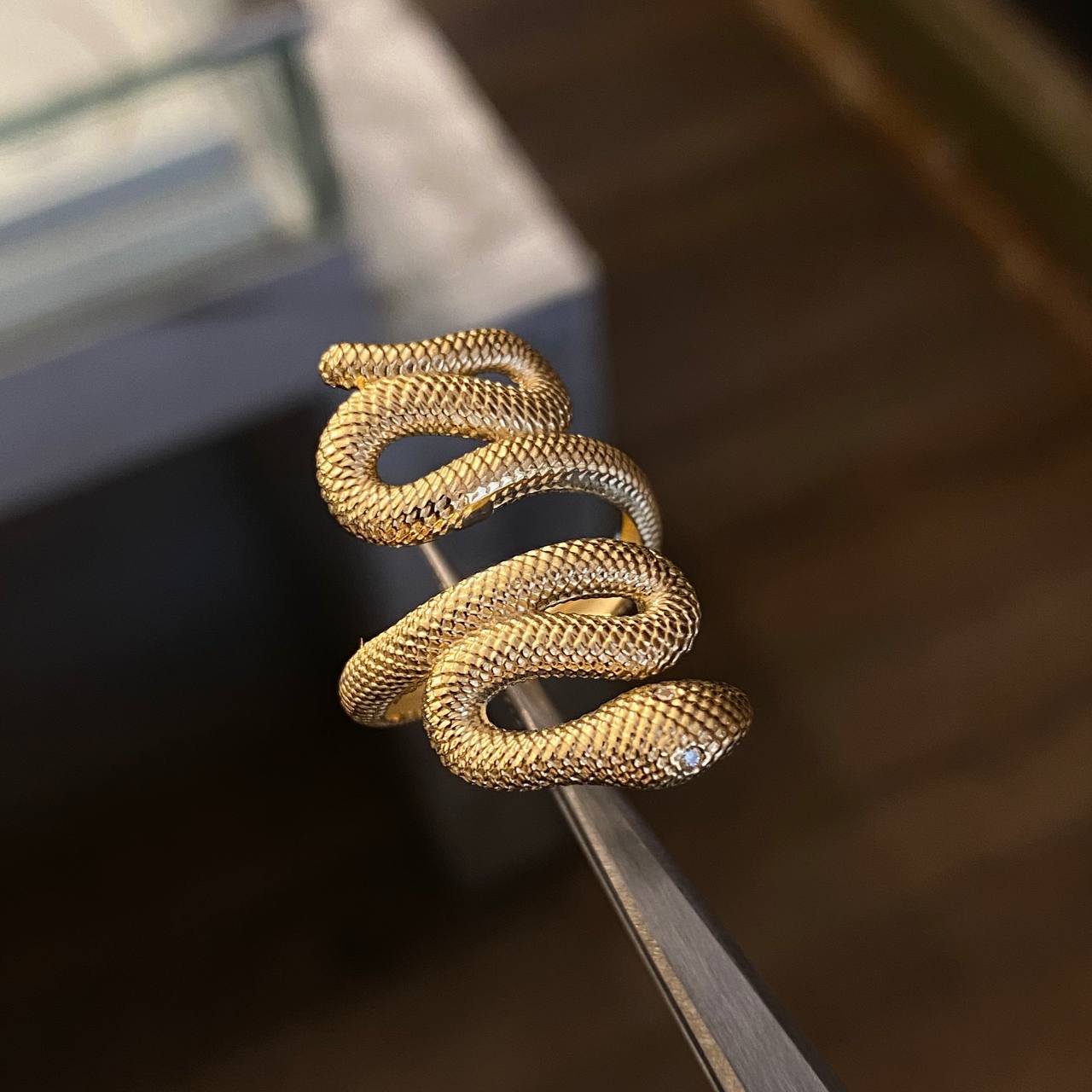 Anillo de oro en forma de serpiente new arrivals