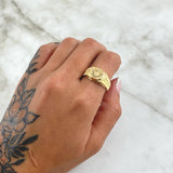 Anillo Correa Corona 5.95gr / T8 1/4 / Circones Blancos Oro Amarillo 18K