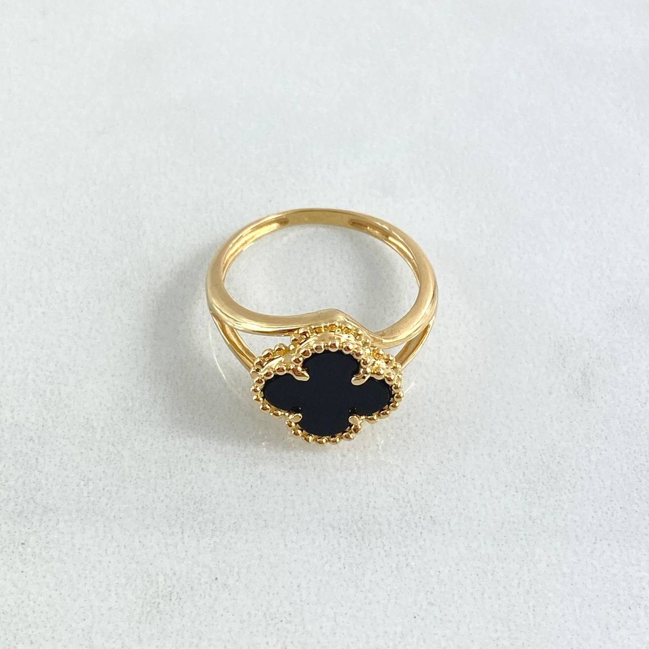 Anillo Trébol VCyA En Rombo 2.85gr / T6 1/4 / Onix Negro Punteado Oro Amarillo Nac.Esp. 18K