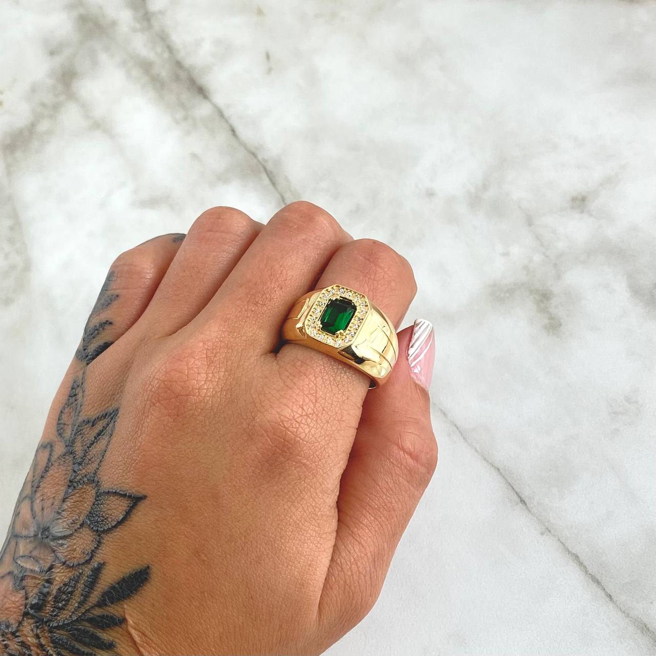 Anillo Halo Rectangular 8.05gr / T9 1/4 / Circones Blancos - Verde Oro Amarillo 18K