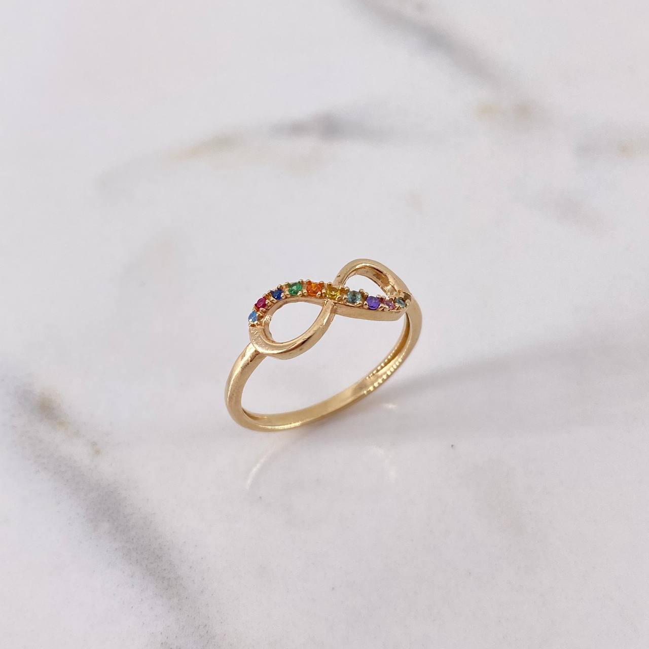 Anillo Infinito 1.9gr / T6 3/4 / Circones Colores Oro Amarillo 18K $