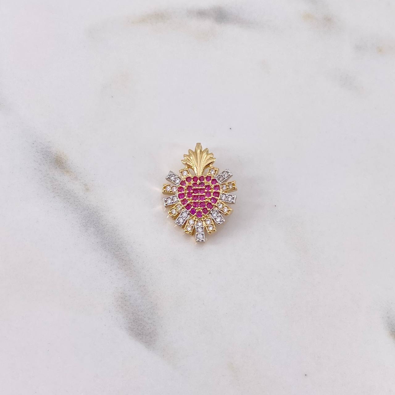 Dije Piña Corazon 2.05gr / 1.9cm / Circones Fucsias Blancos Dos Oros Amarillo Blanco 18K $