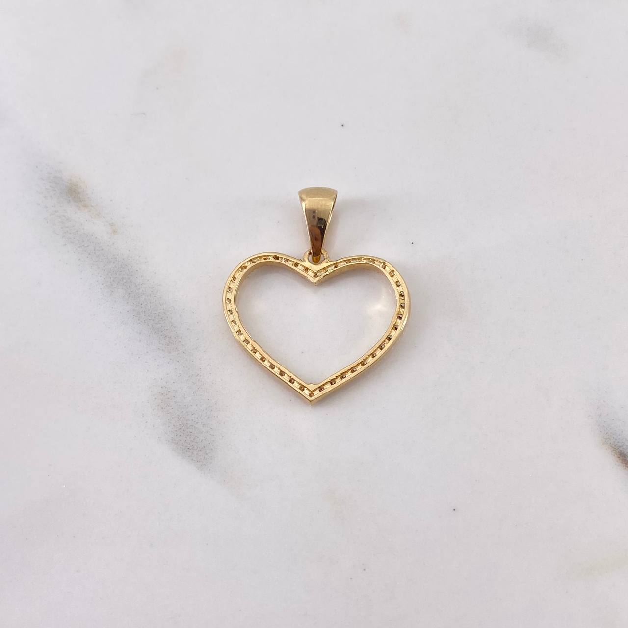 Dije Silueta Corazon 1.7gr / 2.5cm / Circones Blancos Oro Amarillo 18K $