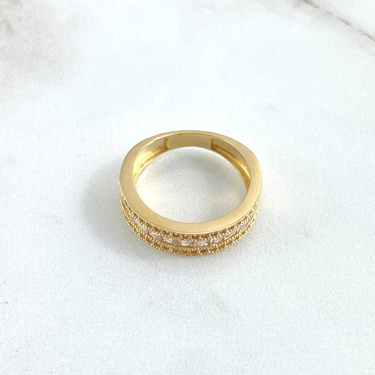 Anillo Argolla Carril Intermedio 3.95gr / T6 1/4 / Circones Blancos Oro Amarillo 18K