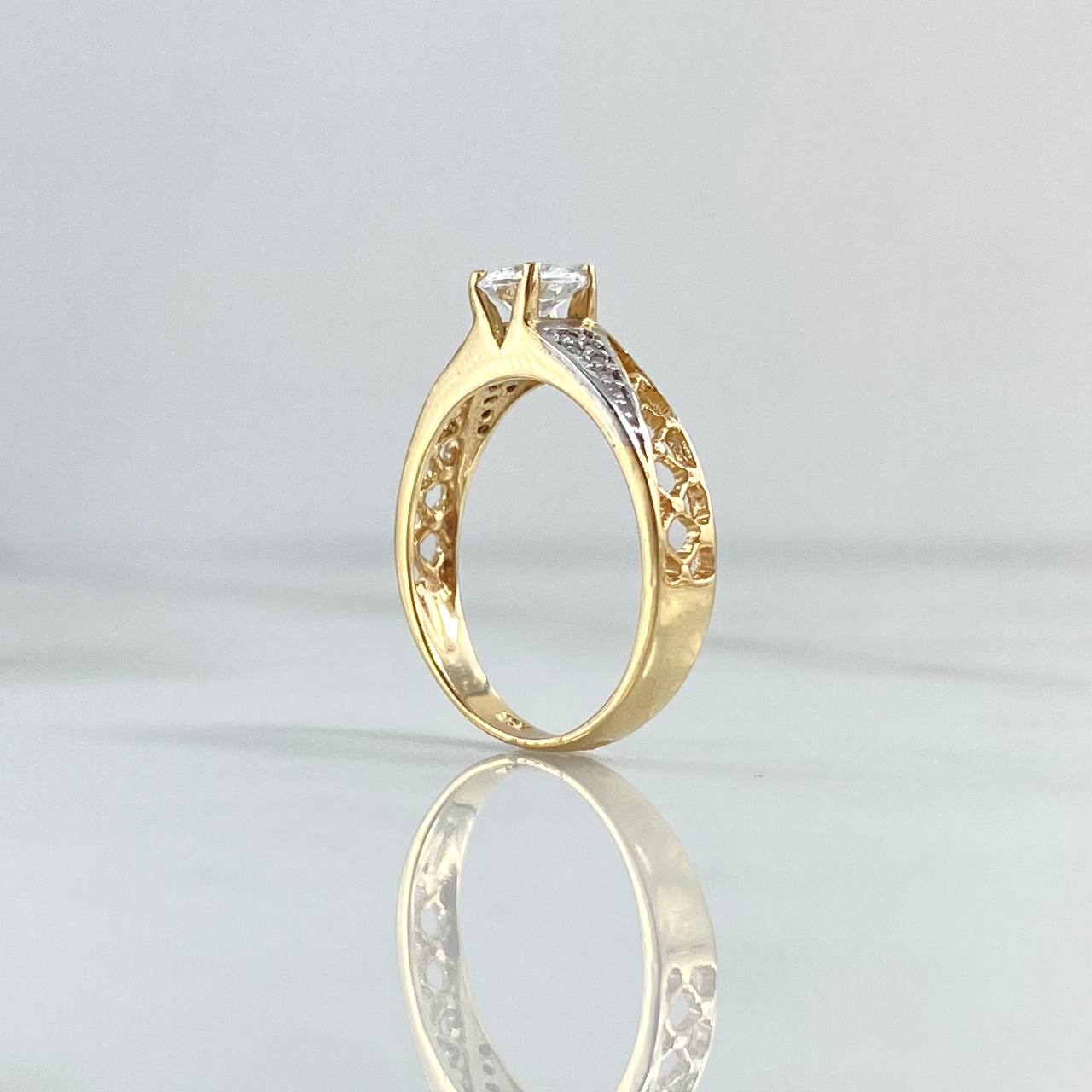 Anillo Solitario Destello Enmallado 2.7gr / T5 1/4 / Circones Blancos Dos Oros Amarillo Blanco 18K