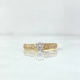 Anillo Solitario Carriles Triangulares 1.8gr / T7 / Circones Blancos Oro Amarillo 18K