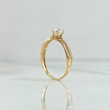 Anillo Solitario Carriles Triangulares 1.8gr / T7 / Circones Blancos Oro Amarillo 18K