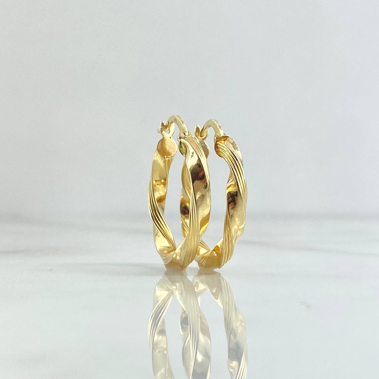 Candongas Mai 2.5gr / 2.6cm / Rayadas Oro Amarillo 18K