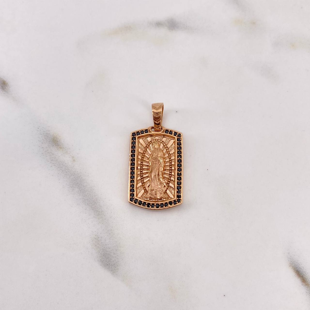 Dije Placa Virgen Guadalupe 4.2gr / 2.7cm / Circones Negros Oro Rosa 18K #