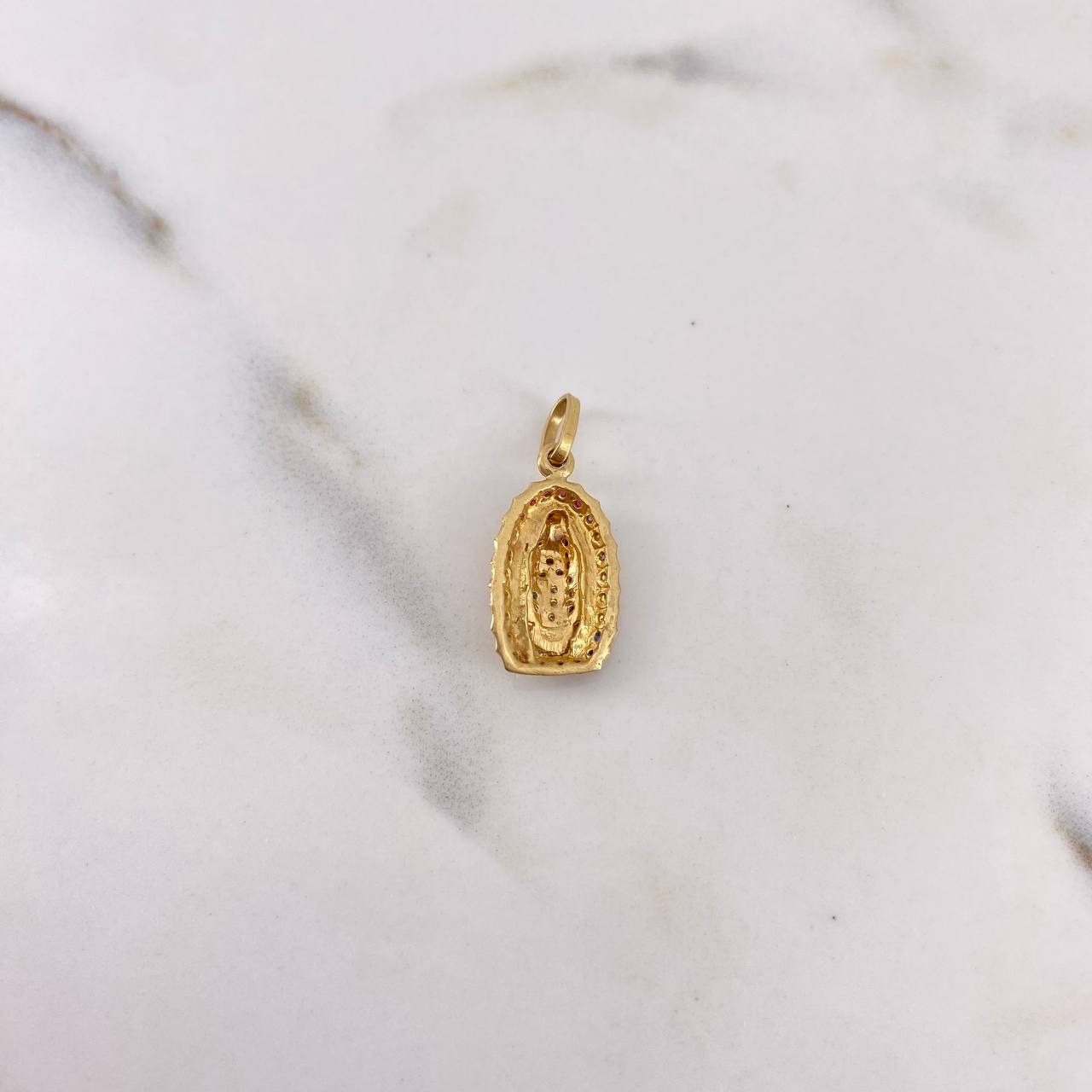 Dije Virgen Guadalupe 1.9gr / 2.2cm / Circones Colores Oro Amarillo 18K &