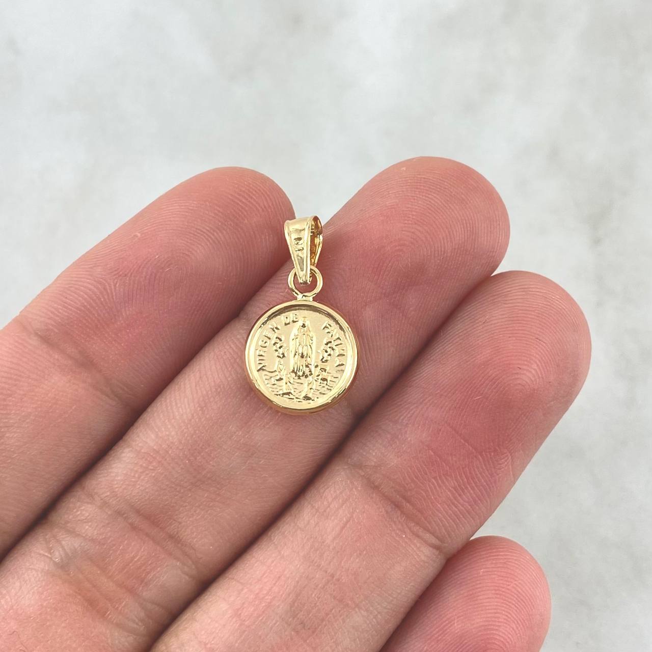 Dije Virgen De Fatima 0.55gr / 1.8cm / Troquelado Oro Amarillo 18K