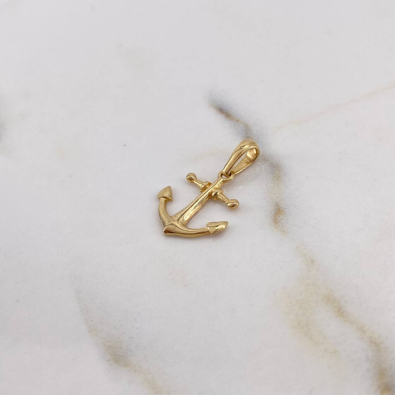 Dije Ancla 0.95gr / 2.1cm / Liso Oro Amarillo 18K #