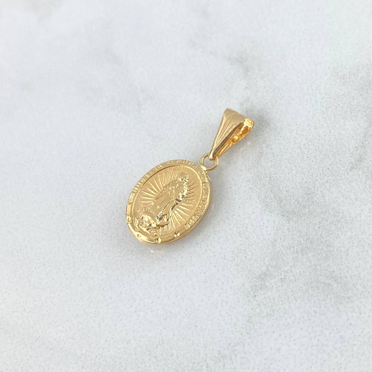 Dije Virgen Guadalupe 0.7gr / 2cm / Troquelado Mate Oro Amarillo 18K