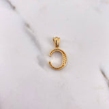 Dije Letra C 2.5gr / 2.5cm / Circones Blancos Oro Amarillo 18K #