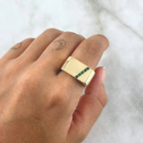 Anillo Sello Linea Intermedia Diagonal 8.85gr / T10 / Circones Verdes Oro Amarillo 18K  ©