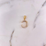 Dije Letra C 2.5gr / 2.5cm / Circones Blancos Oro Amarillo 18K #