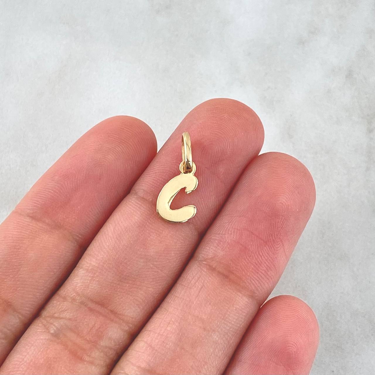 Dije Letra C Cursiva 0.45gr / 1.7cm / Lisa Oro Amarillo 18K