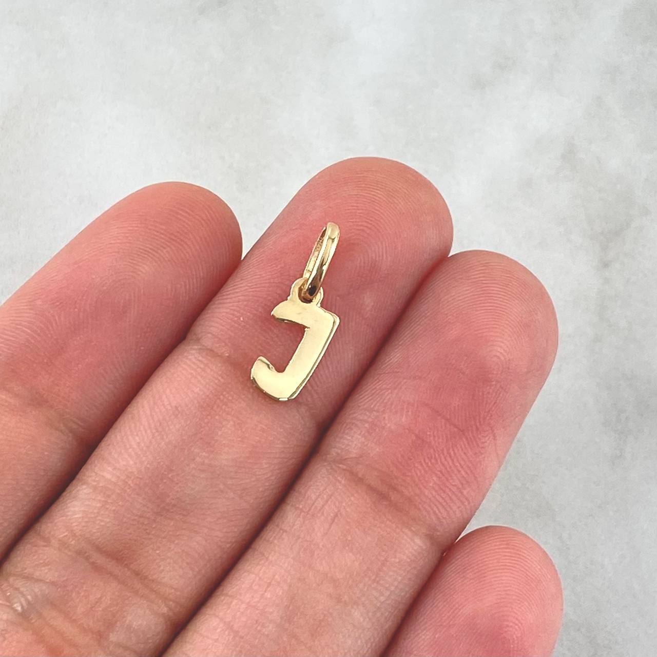 Dije Letra J Cursiva 0.4gr / 1.6cm / Lisa Oro Amarillo 18K