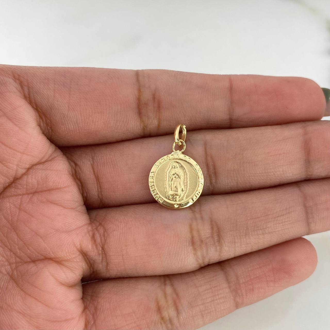 Dije Virgen Guadalupe 0.55gr / 1.8cm / Troquelado Oro Amarillo 18K &