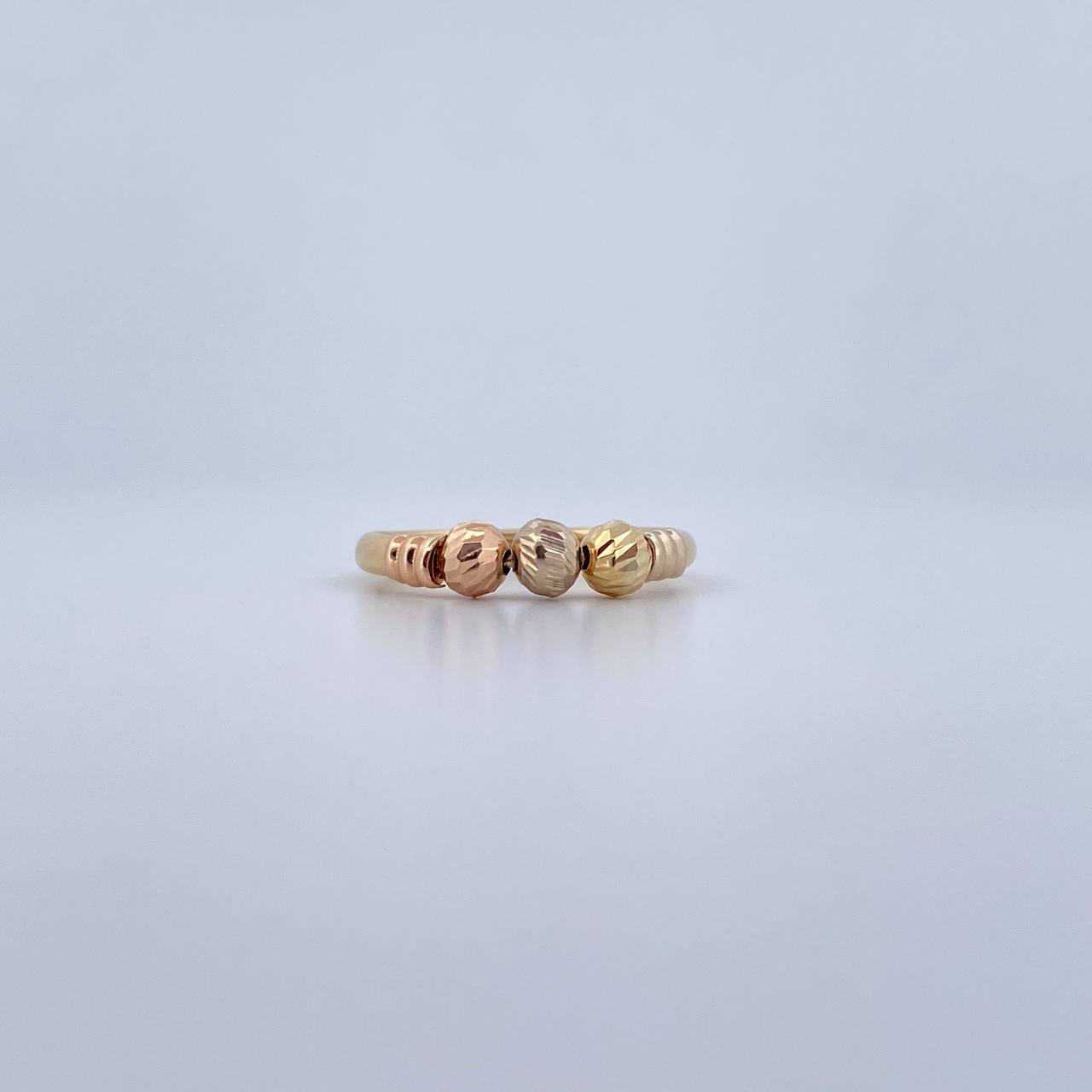 Anillo Bolas 1.85gr / T7 1/4 / 4mm Diamantadas Tres Oros 18K &