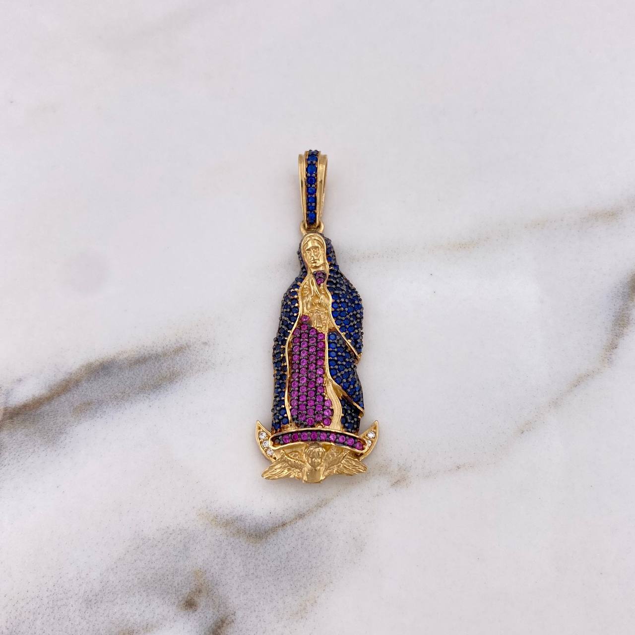 Dije Virgen Guadalupe 6.5gr / 4.8cm / Circones Blancos-Azules-Fucsias Oro Amarillo 18K &