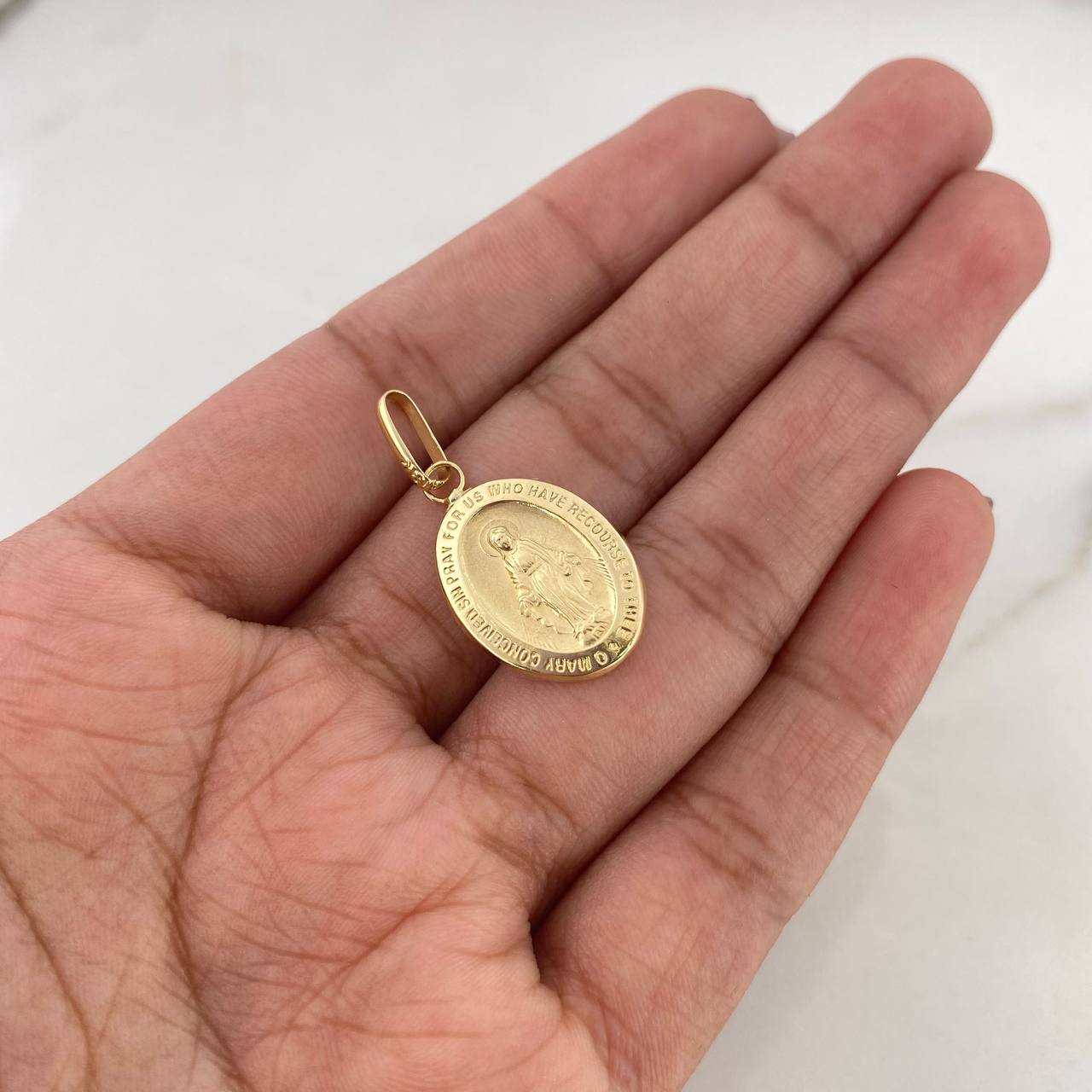 Dije Virgen Milagrosa 1.2gr / 2.9cm / Troquelado Oro Amarillo 18K $