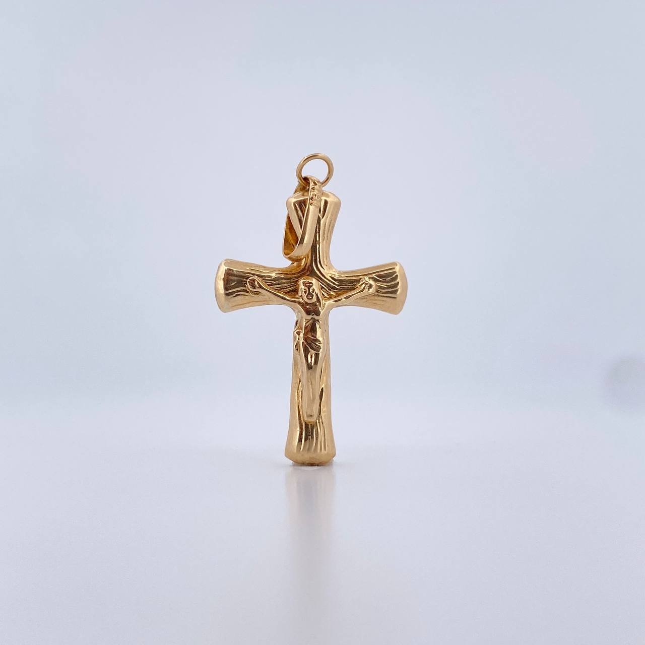 Dije Cruz Cristo 1.3gr / 3.6cm / Troquelado Oro Amarillo 18K &