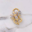 Dije Escorpion 8.5gr / 4.2cm / Circones Blancos Tres Oros 18K #