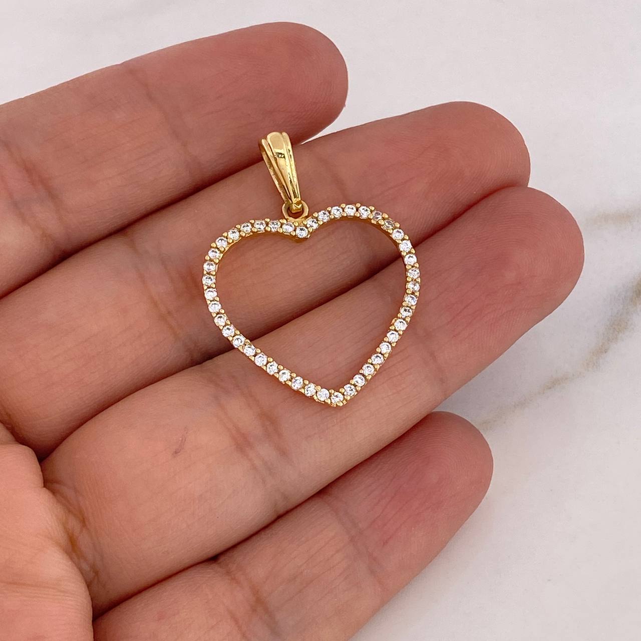 Dije Corazon Silueta 1.6gr / 3cm / Circones Blancos  Oro Amarillo 18K #