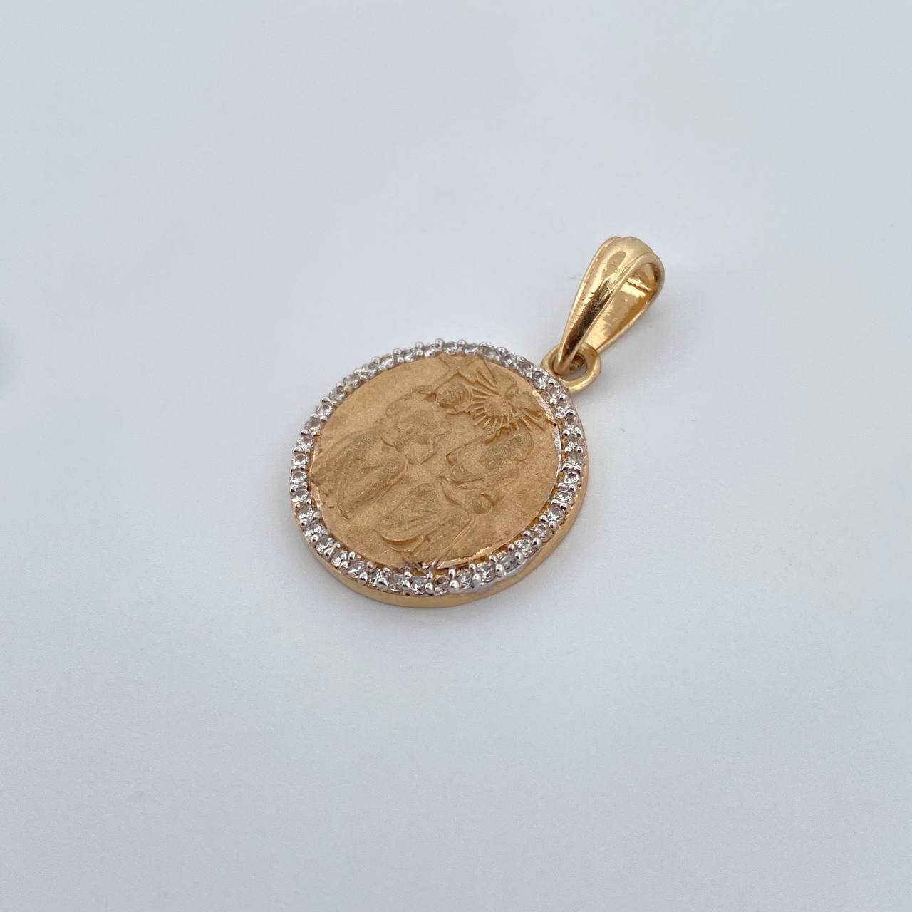 Dije Santisima Trinidad 2.9gr / 2.6cm / Circones Blancos Oro Amarillo 18K &