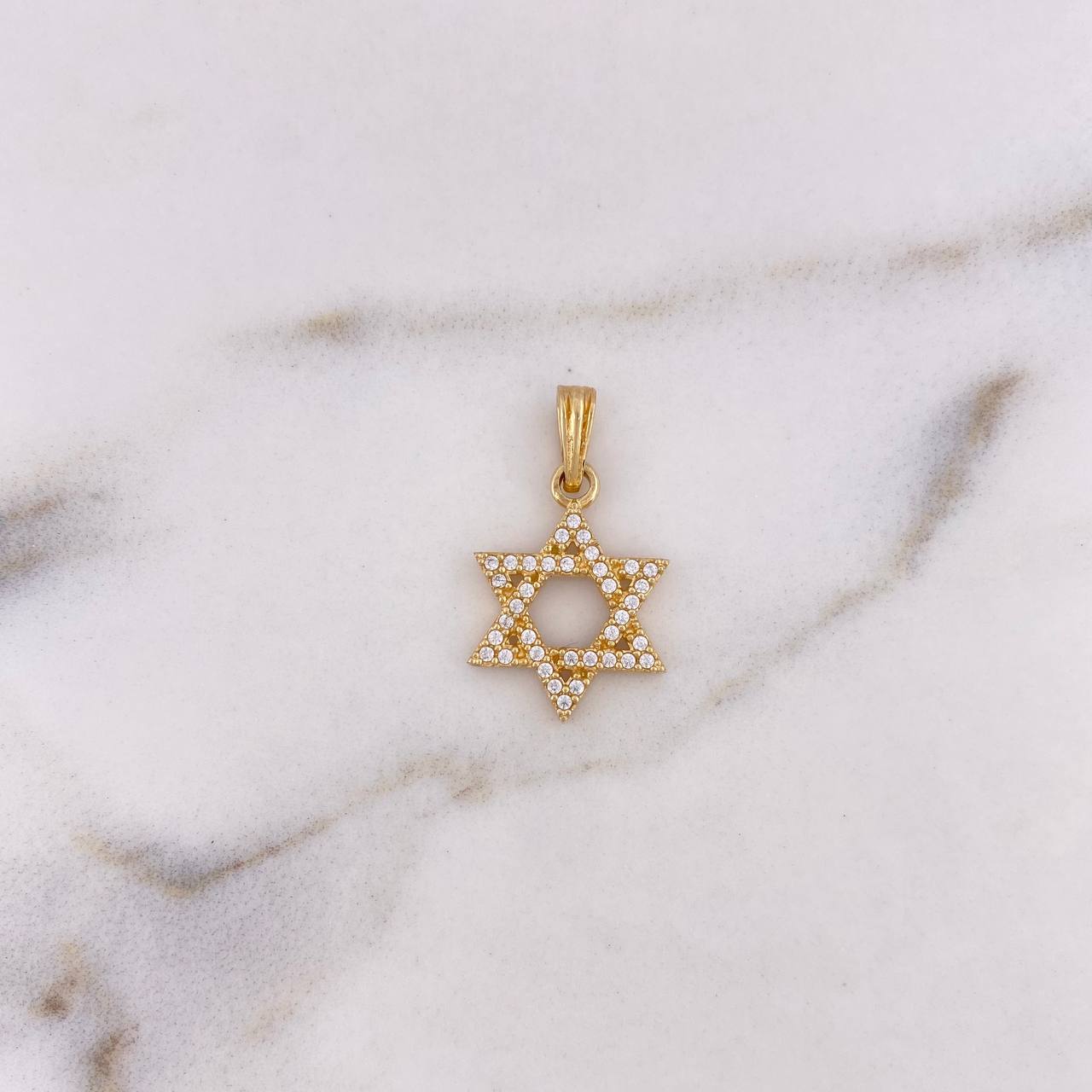 Dije Estrella De David 1.55gr / 2.2cm / Circones Blancos Oro Amarillo 18K #