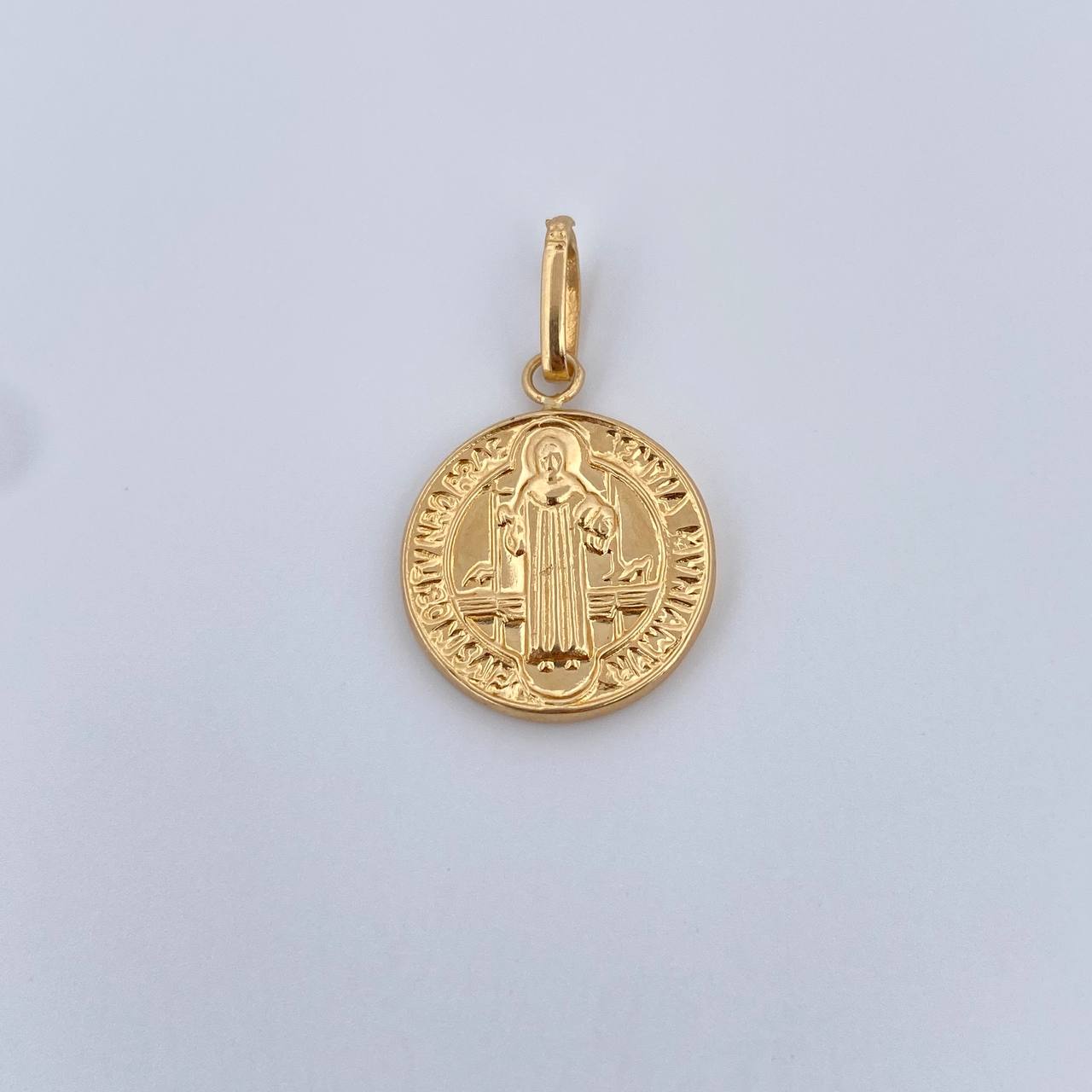 Dije San Benito 1.1gr / 2.4cm / Troquelado Oro Amarillo 18K &