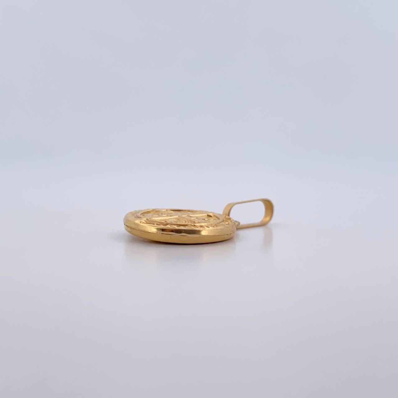 Dije San Benito 1gr / 2.3cm / Troquelado Oro Amarillo 18K &