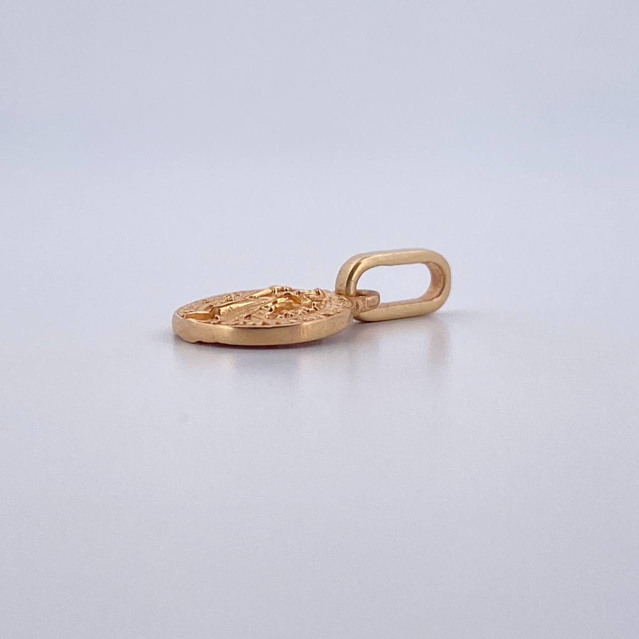 Dije San Benito 1.2gr / 1.6cm / Oro Amarillo 18K &