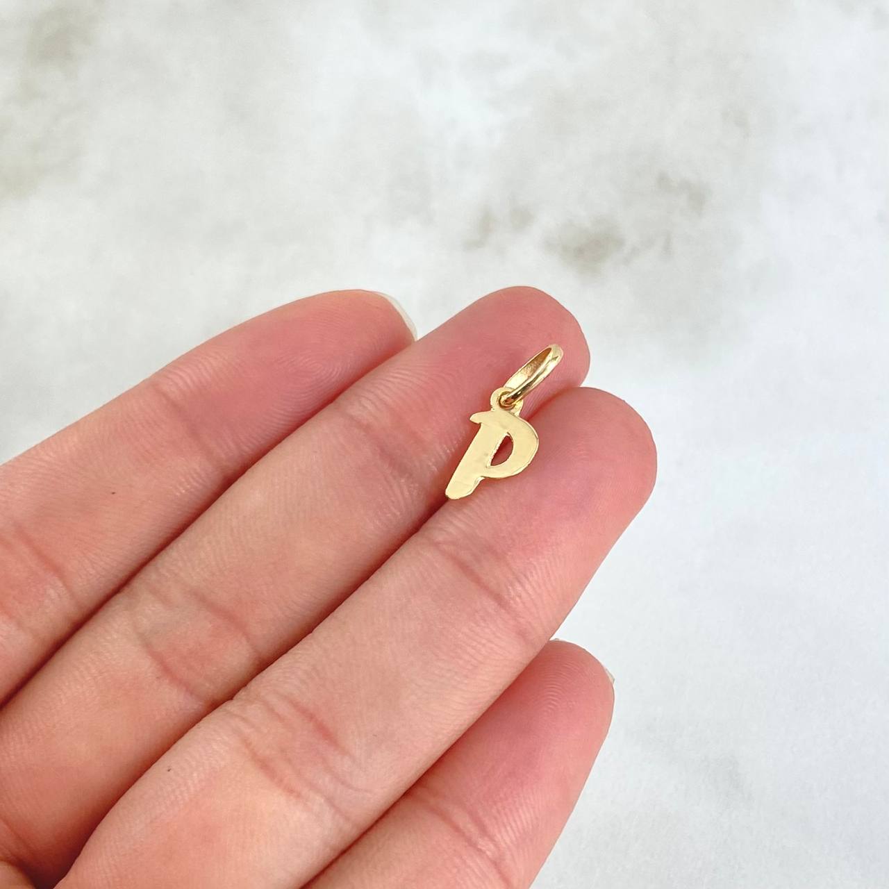 Dije Letra P Cursiva 0.4gr / 1.7cm / Lisa Oro Amarillo 18K