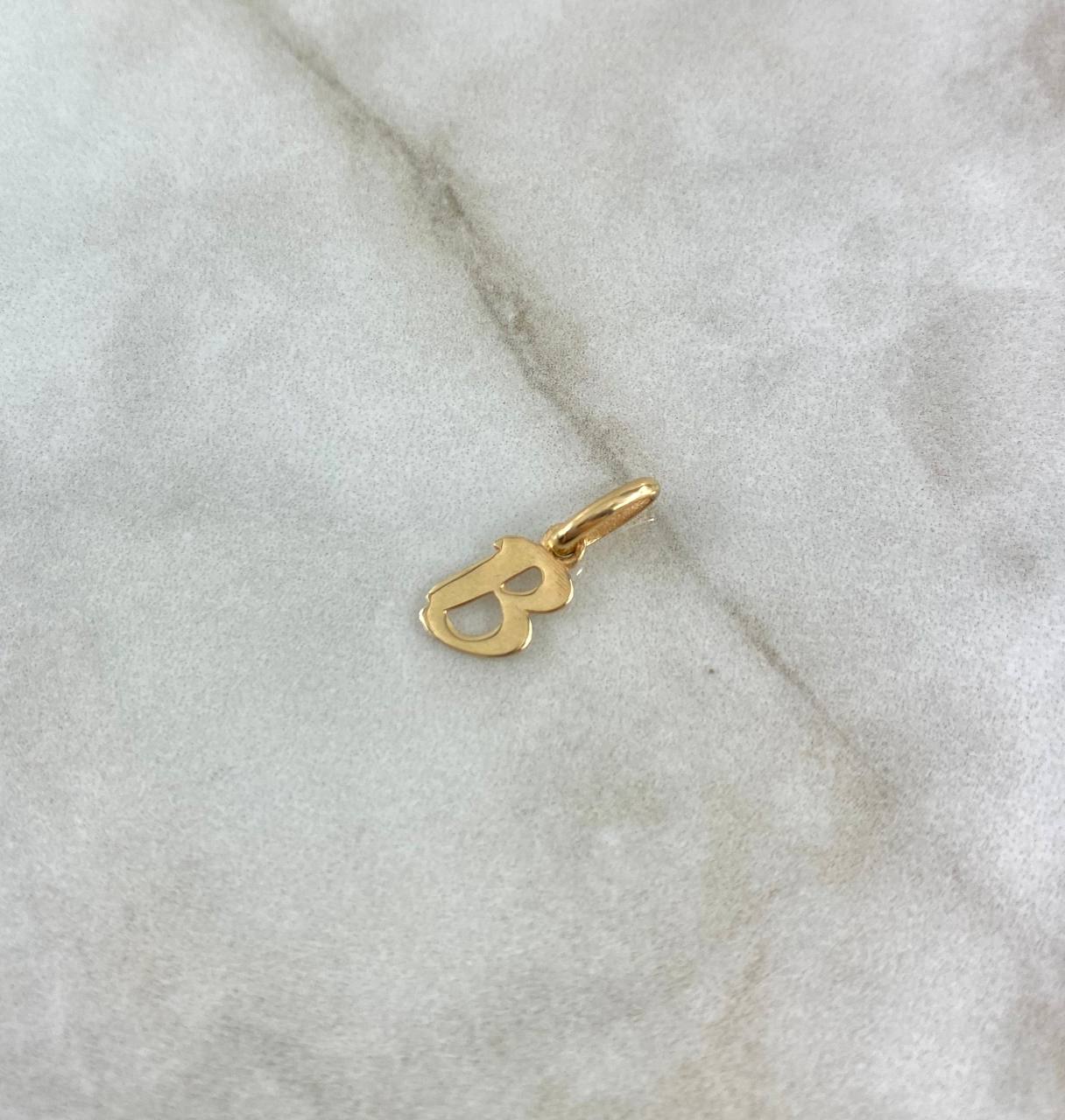 Dije Letra B Cursiva 0.45gr / 1.6cm / Lisa Oro Amarillo 18K