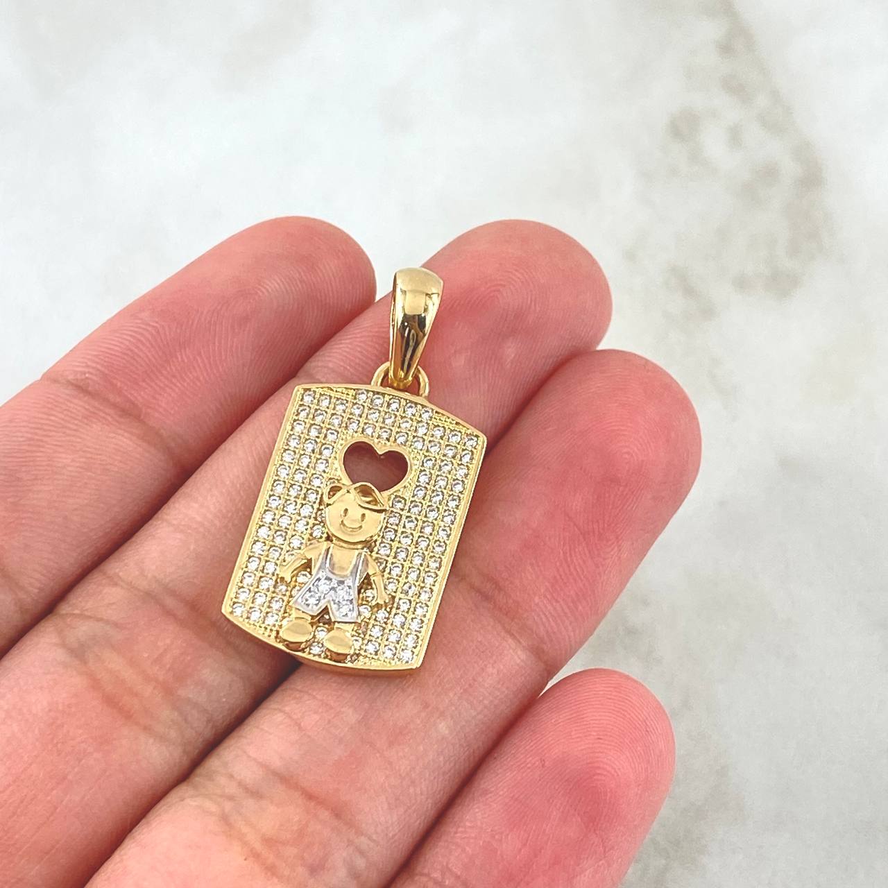 Dije Placa Niño 4.45gr / 3.1cm / Silueta Corazón Circones Blancos Dos Oros Amarillo Blanco 18K