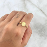 Anillo Sello Virgen Milagrosa 1.25gr / T6 1/2 / Nudo Liso Oro Amarillo 18K ©