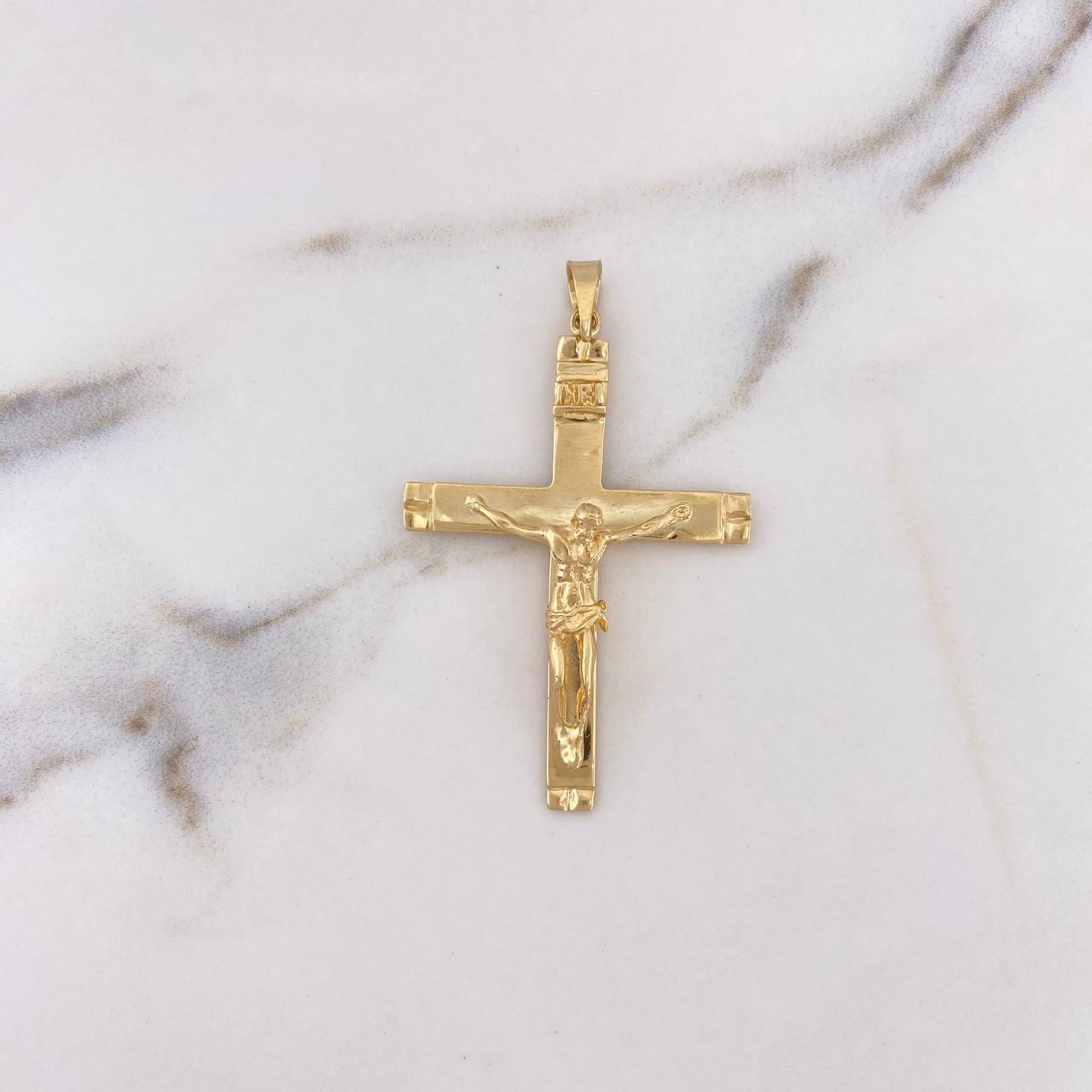 Dije Cruz Cristo 7.55gr / 5.4cm / Oro Amarillo 18K #