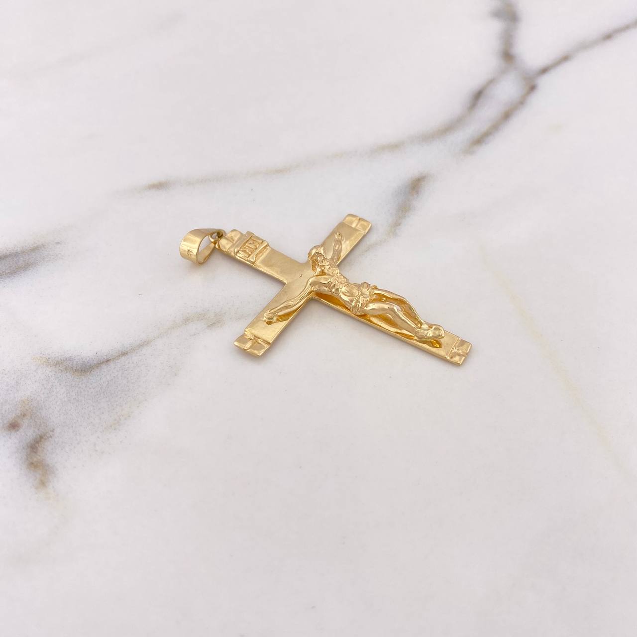 Dije Cruz Cristo 7.7gr / 5.4cm / Oro Amarillo 18K #