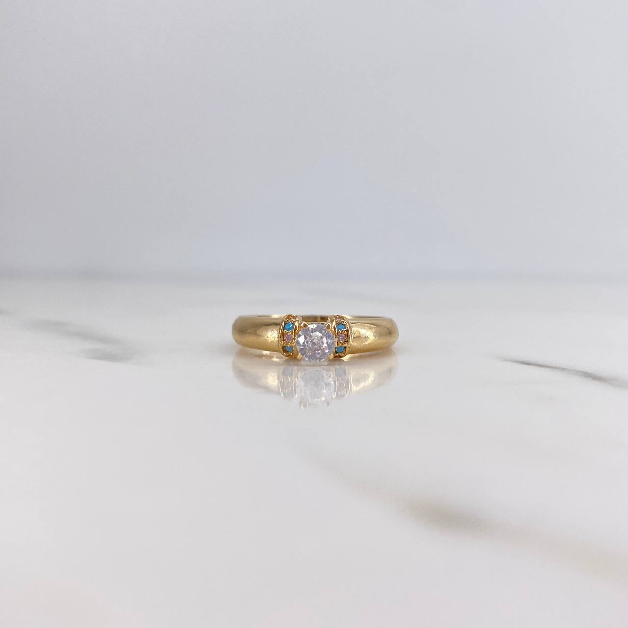 Anillo Solitario 2.6gr / T5 3/4 / Circones Azules Blancos Oro Amarillo 18K &