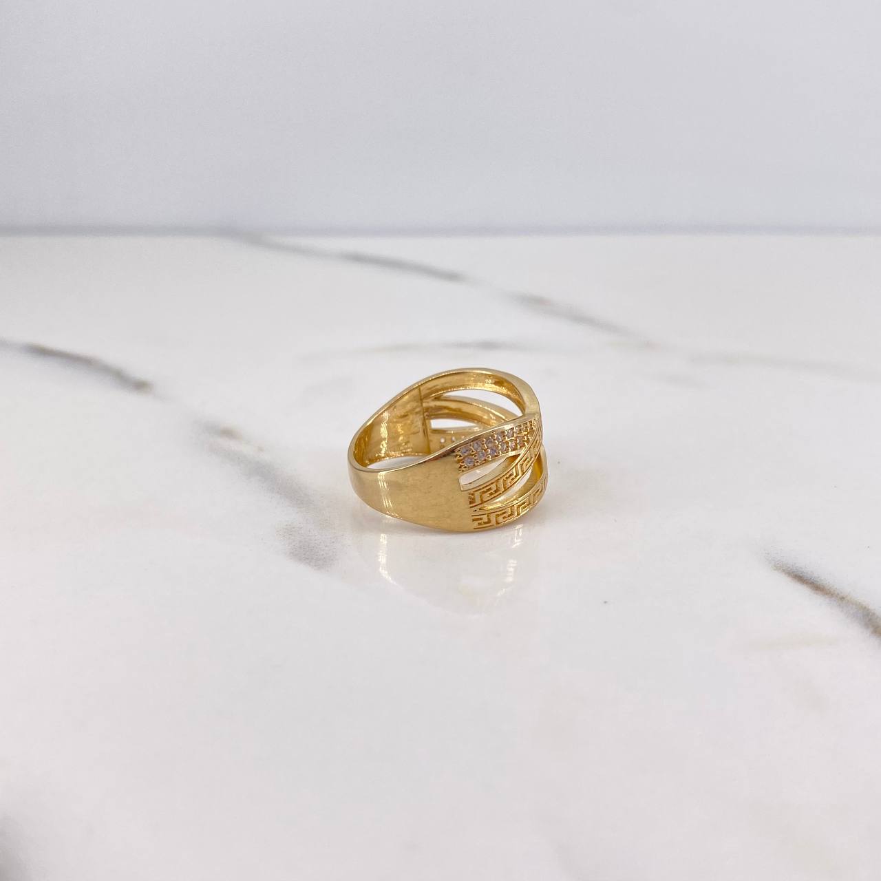 Anillo Lineas Cruzadas 4.4gr / T7 1/4 / Circones Blancos Oro Amarillo 18K $