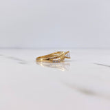 Anillo Solitario Linea Invertida 2.7gr / T6 / Circones Blancos Oro Amarillo 18K $