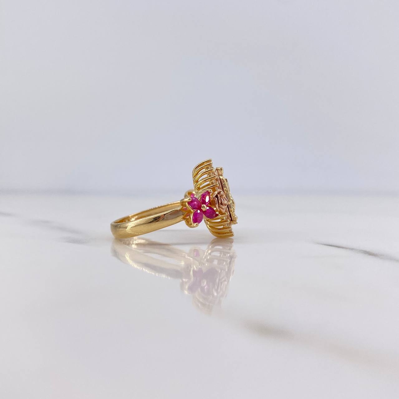 Anillo Virgen Guadalupe Flores 5.7gr / T6 1/4 / Circones Fucsias Blancos Dos Oros Amarillo Rosa 18K $