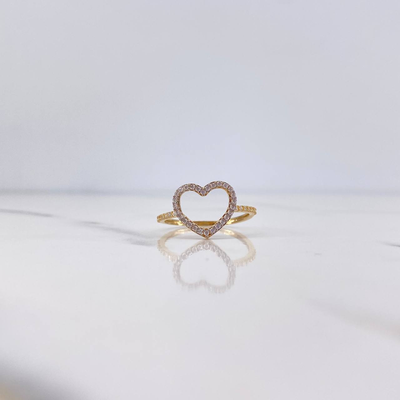 Anillo Silueta Corazon 1.4gr / T6 1/2 / Circones Blancos Oro Amarillo 18K $