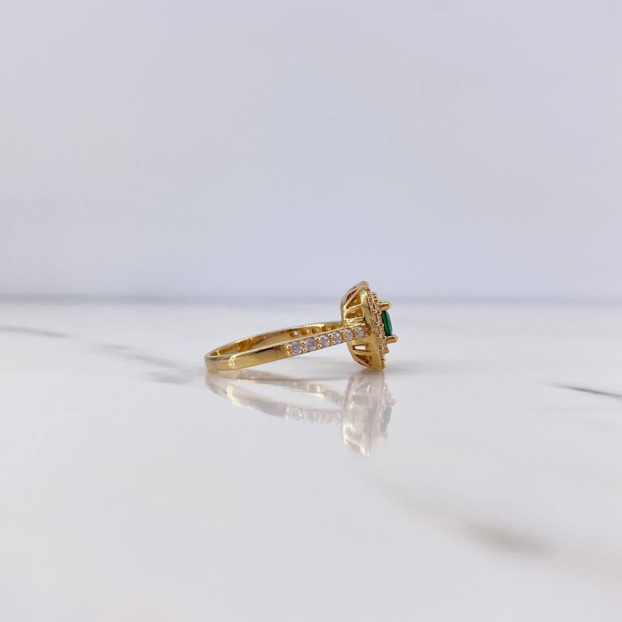 Anillo Halo Cuadrado 3.65gr / T7 / Circones Verde Blancos Oro Amarillo 18K $