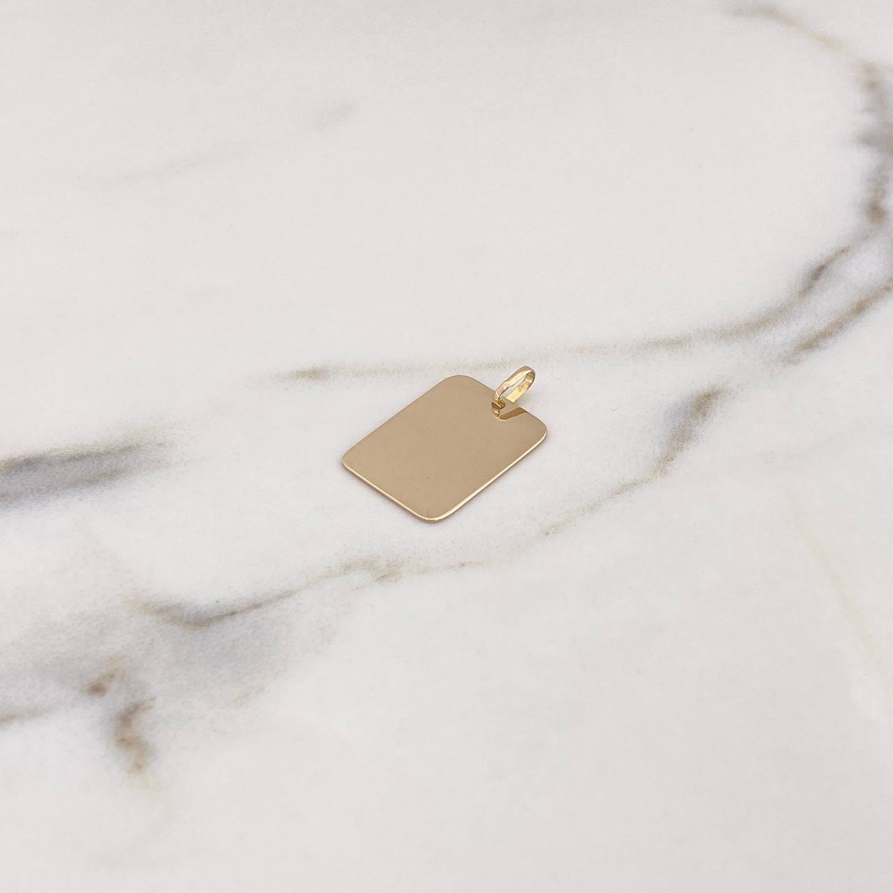 Dije Placa Rectangular 1.85gr / 2.4cm - 2cm*1.5cm / Oro Amarillo 18K $