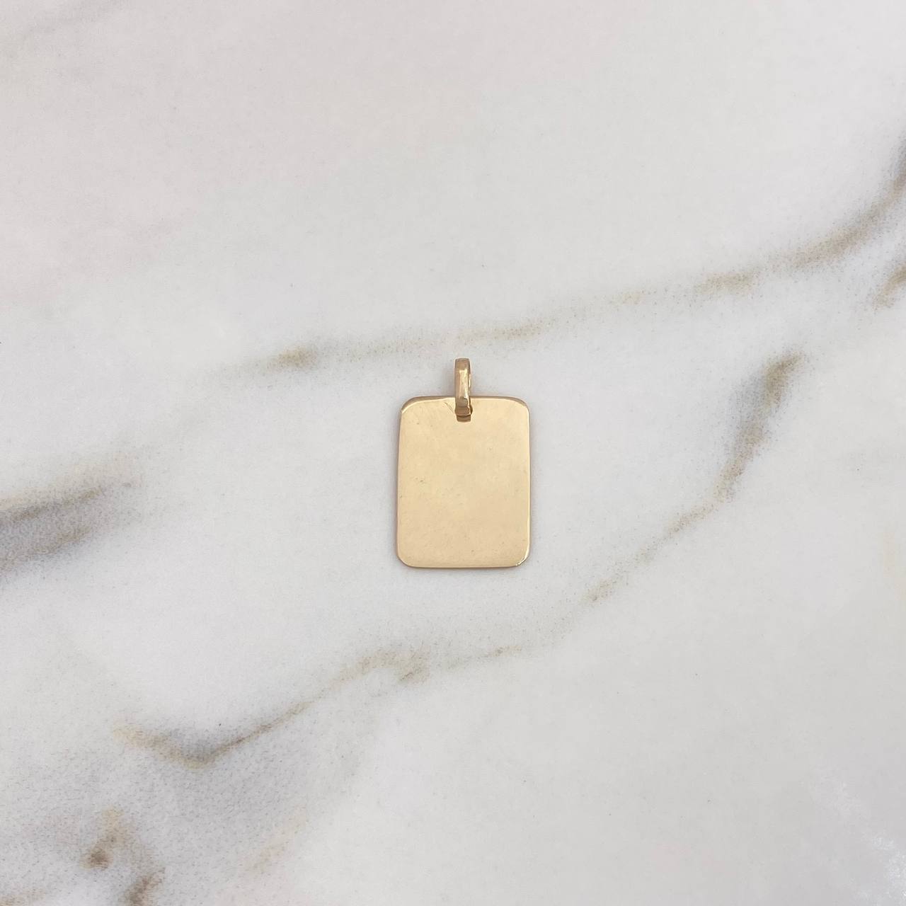 Dije Placa Rectangular Pequeña 1.1gr / 2cm - 1.7cm*1.3cm / Oro Amarillo 18K $