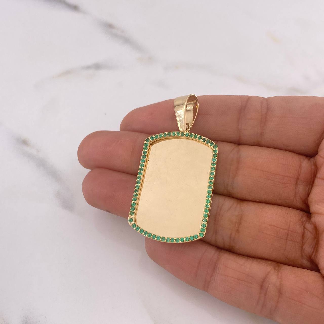 Dije Placa Rectangular 10.45gr / 4.6cm - 3.4cm*2.3cm / Circones Verdes Oro Amarillo 18K #