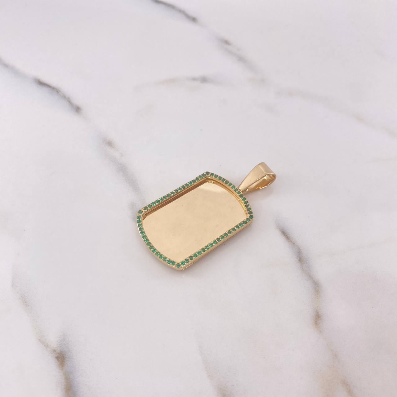 Dije Placa Rectangular 10.45gr / 4.6cm - 3.4cm*2.3cm / Circones Verdes Oro Amarillo 18K #